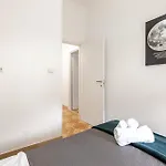 Domus Apartment, 5 Posti Letto *