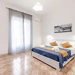Domus Apartment, 5 Posti Letto * Salerno