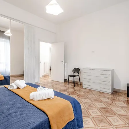 Domus Apartment, 5 Posti Letto * Salerno
