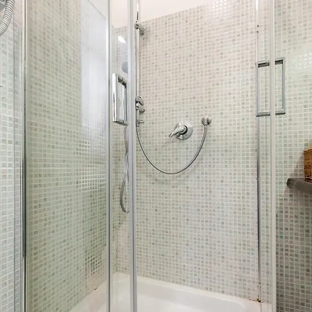 Domus Apartment, 5 Posti Letto Daire