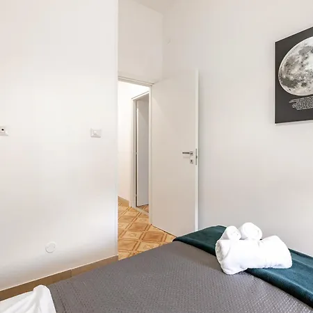 Domus Apartment, 5 Posti Letto *